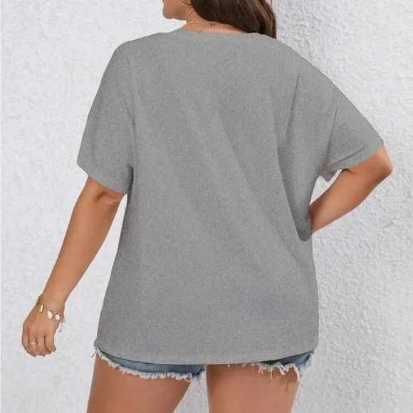 Plus size V neck split hem tee
